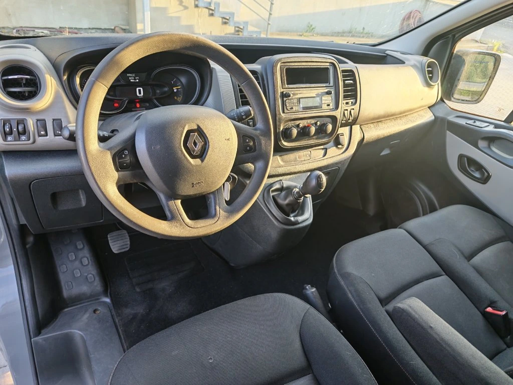 Renault Trafic III 1.6 dCi až pro 9 osob — foto 6