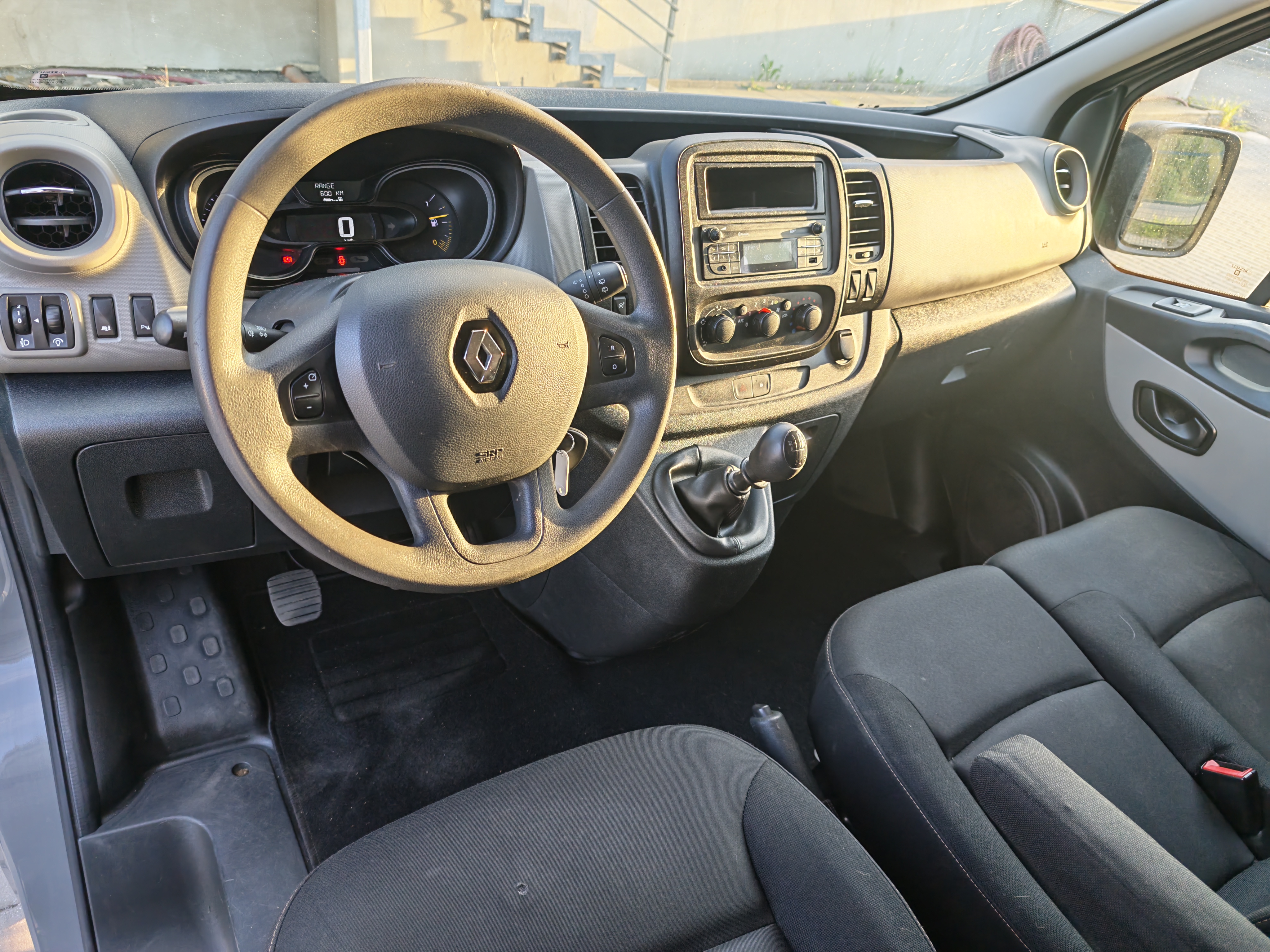 Renault Trafic III 1.6 dCi až pro 9 osob — foto 9