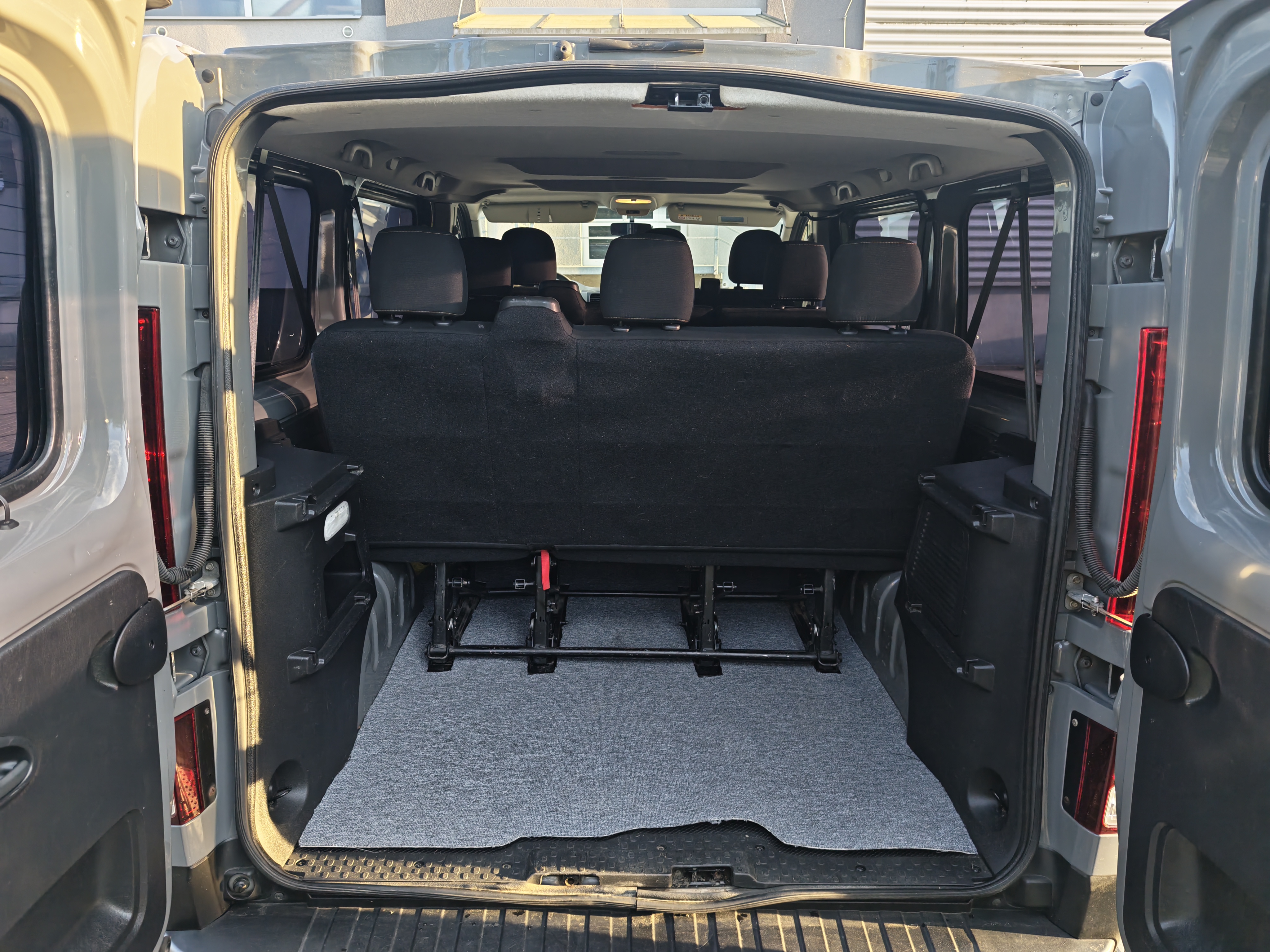 Renault Trafic III 1.6 dCi až pro 9 osob — foto 5