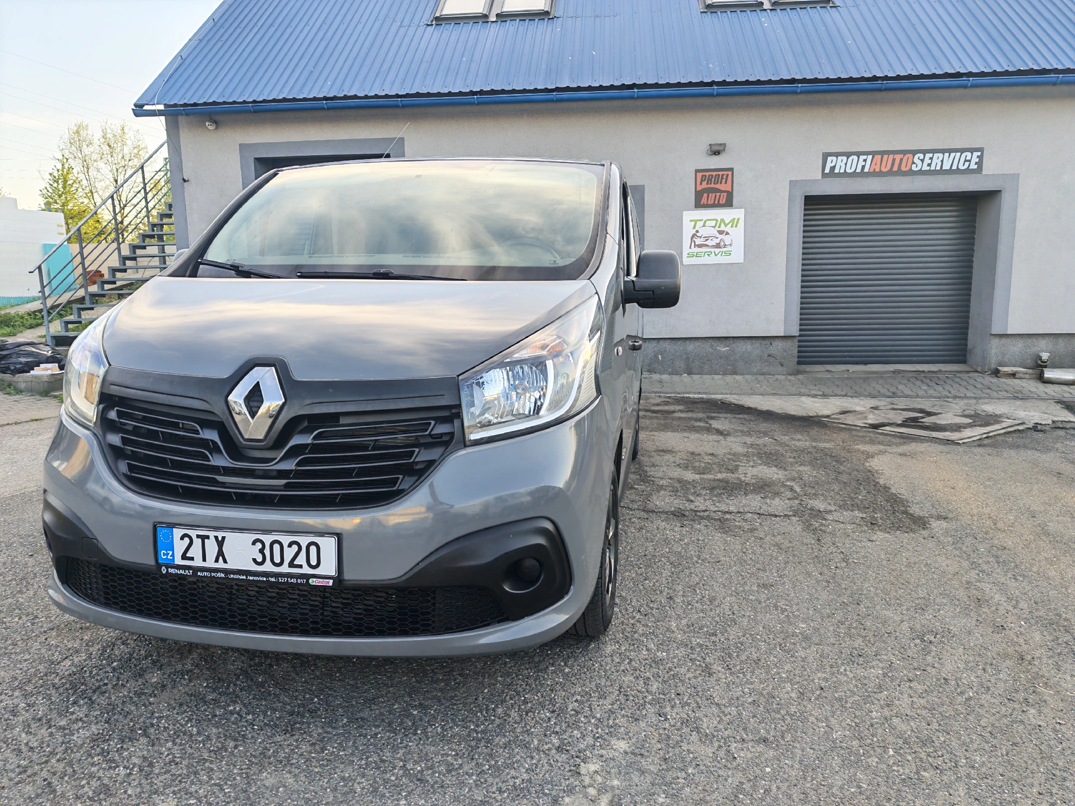 Renault Trafic III 1.6 dCi až pro 9 osob — foto 8