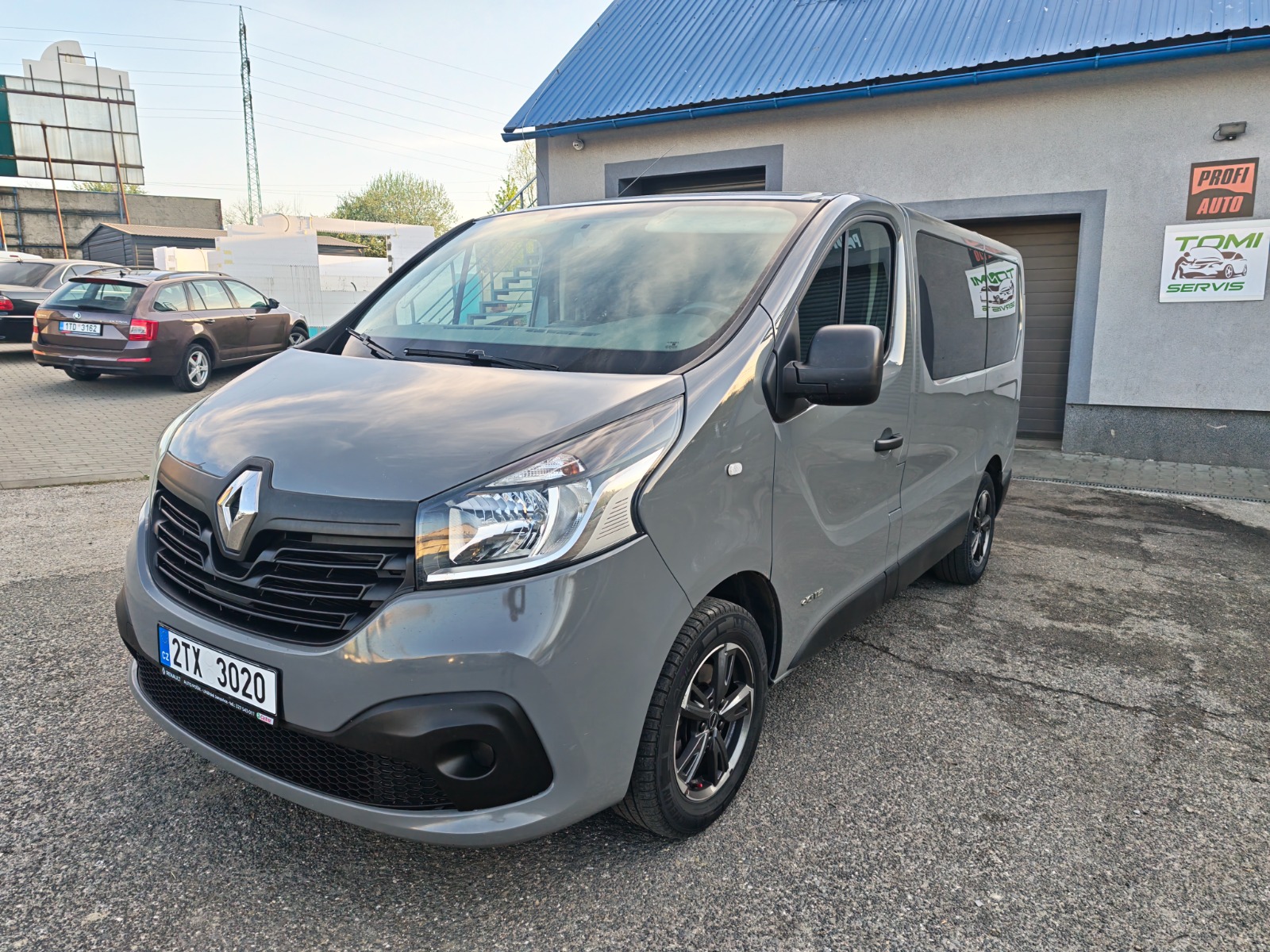 Renault Trafic III 1.6 dCi až pro 9 osob — foto 2