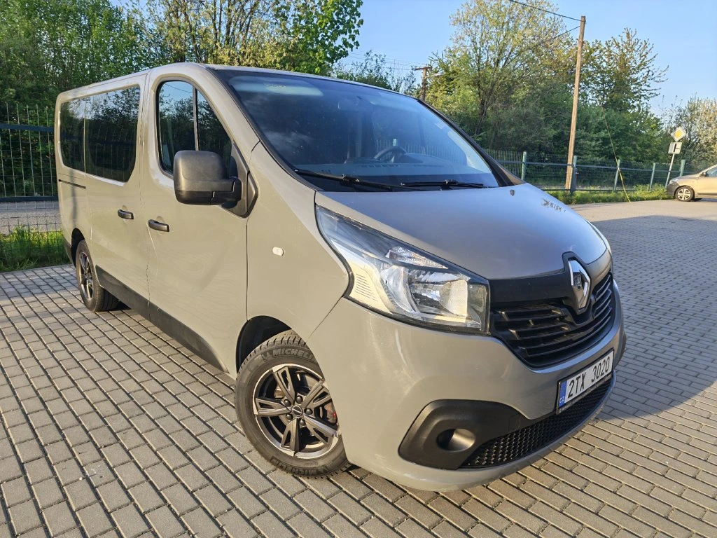 Renault Trafic III 1.6 dCi až pro 9 osob — foto 9