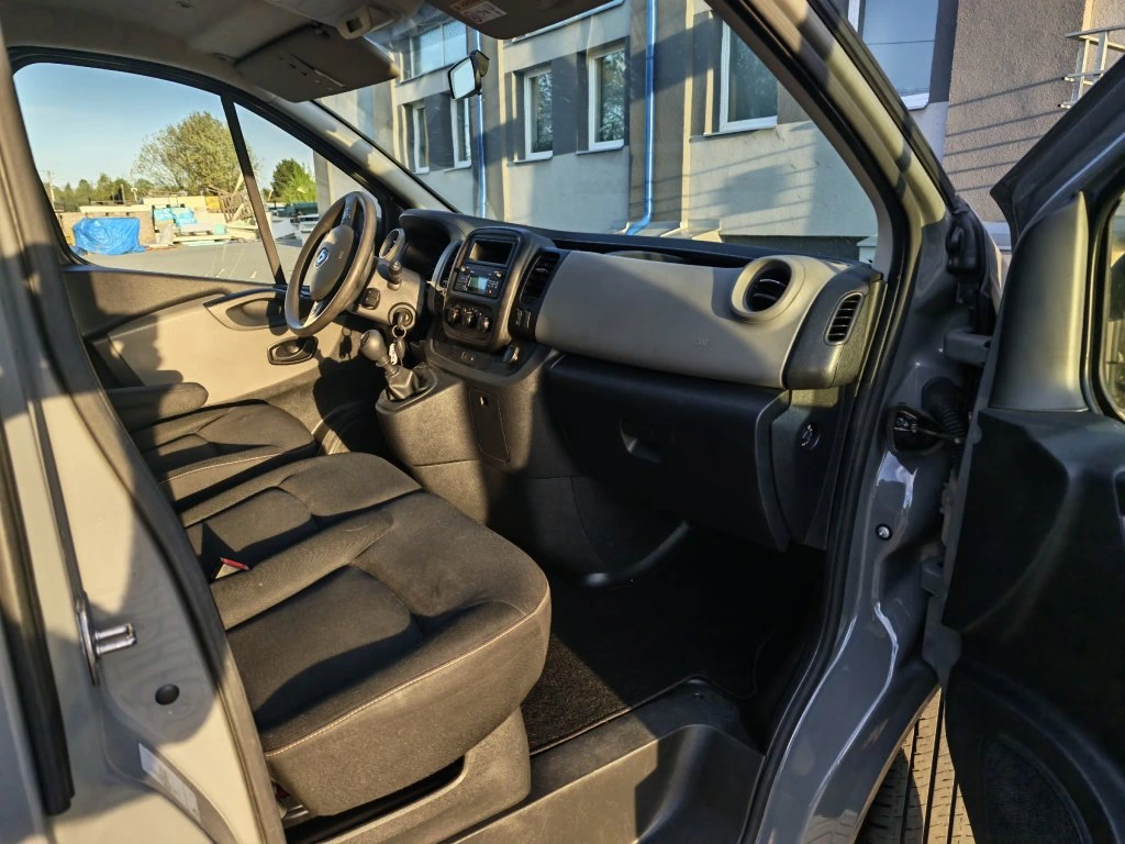 Renault Trafic III 1.6 dCi až pro 9 osob — foto 10